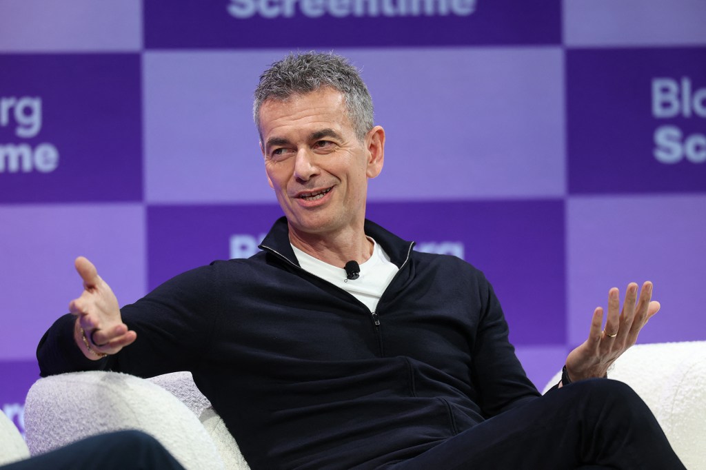 warner-music-close-to-netflix-deal-that-would-create-movies-around-the-label’s-superstars:-report