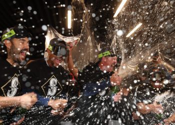 dan-wilson’s-speech-before-celebrating-in-clubhouse-|-10/10/2025-|-mlb.com