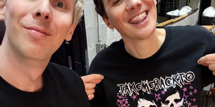 youtubers-dan-and-phil-confirm-they’re-dating-amid-longtime-romance-rumors
