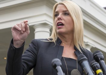 facebook-suspends-popular-chicago-ice-sightings-group-at-trump-administration’s-request
