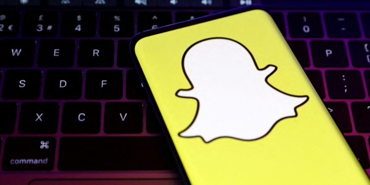 snapchat-users-complain-‘all-snaps-gone’-after-deleting-app-amid-aws-outage,-here’s-how-…