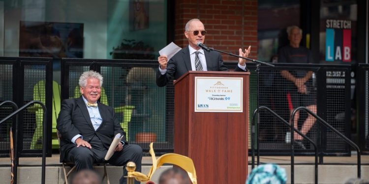 michael-keaton-declares-love-for-“immigrant-cities”-at-pittsburgh-walk-of-fame-ceremony