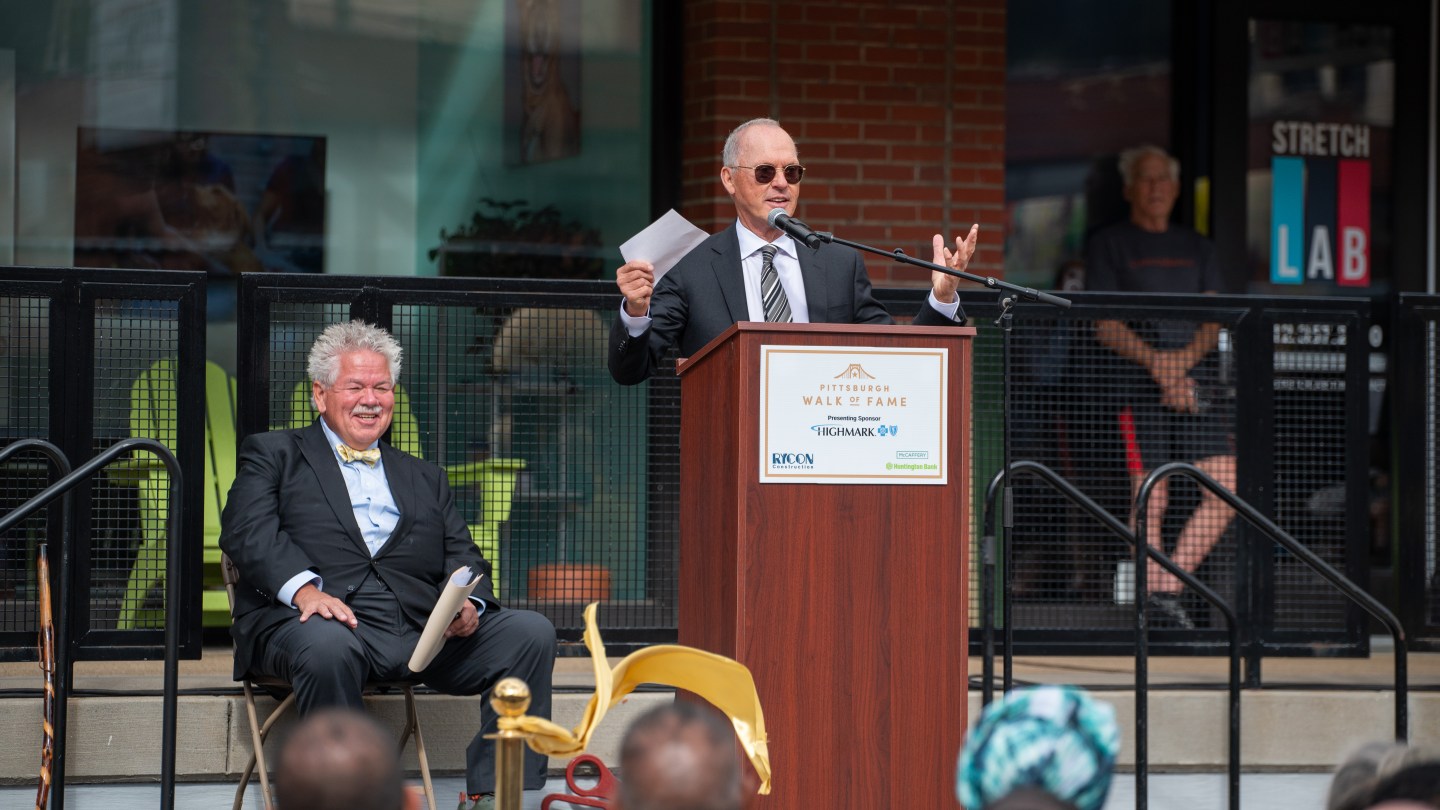 michael-keaton-declares-love-for-“immigrant-cities”-at-pittsburgh-walk-of-fame-ceremony