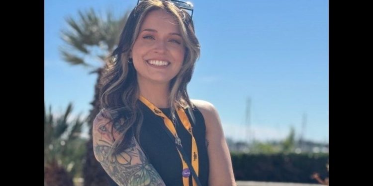 who-is-foxie?-twitch-streamer-shares-stalking-horror-amid-emiru-attack-row,-‘sick-to-my-stomach’