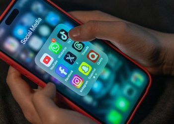 whatsapp-going-backwards-–-chatgpt-is-being-ditched-soon-–-t3