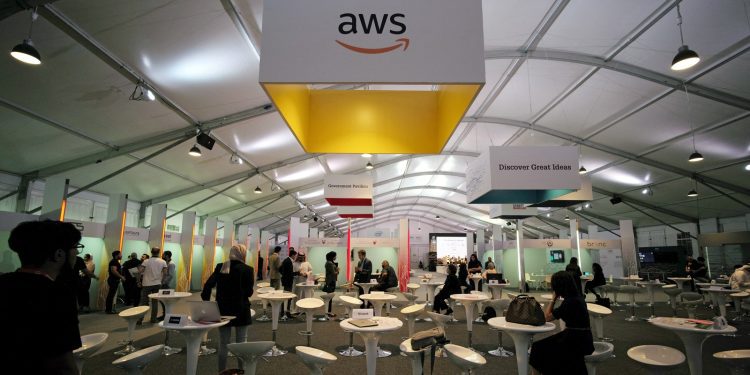 why-did-minecraft,-instagram-go-down-during-azure,-aws-outage.-a-recap-|-world-news