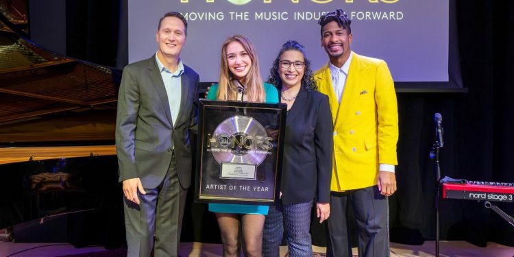 riaa-honors-salute-lauren-daigle,-sens-marsha-blackburn-chris-coons-–-billboard