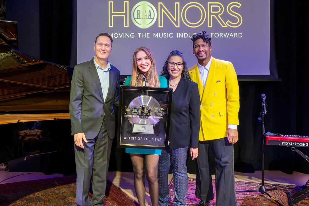 riaa-honors-salute-lauren-daigle,-sens-marsha-blackburn-chris-coons-–-billboard