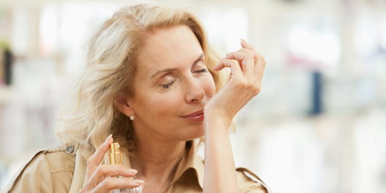 women-over-50-in-my-facebook-group-say-these-10-perfumes-‘stop-strangers-in-their-tracks’