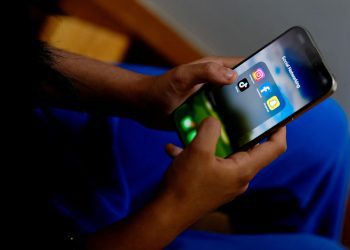 australia-adds-reddit,-kick-to-social-media-ban-for-children-under-16-–-al-jazeera