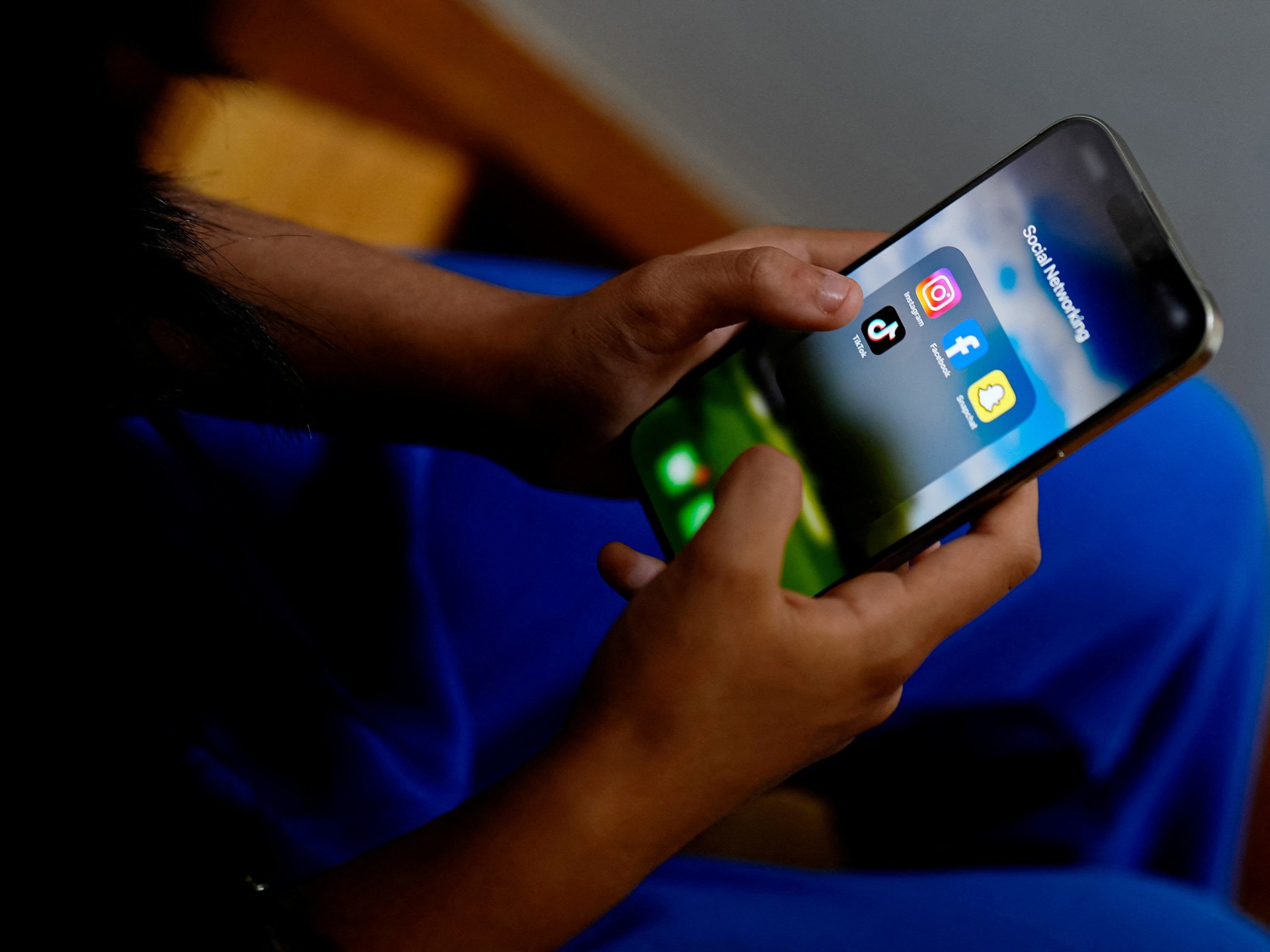 australia-adds-reddit,-kick-to-social-media-ban-for-children-under-16-–-al-jazeera