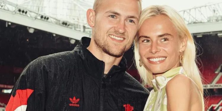 man-utd-star-matthijs-de-ligt’s-estranged-wife-risks-instagram-ban-as-she-posts-naked-beach-pic