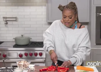 yo-yo-serves-up-quick-and-healthy-asian-inspired-meals-on-‘downright-delicious’-–-vimeo