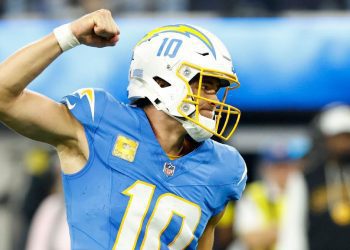 chargers-poke-fun-at-steelers,-topping-nfl-week-10-trolls-–-espn
