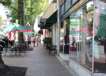 support-local-business-at-marietta-square-candlelight-shopping-event-–-cobb-courier