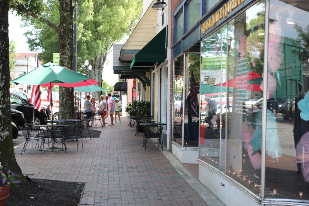 support-local-business-at-marietta-square-candlelight-shopping-event-–-cobb-courier