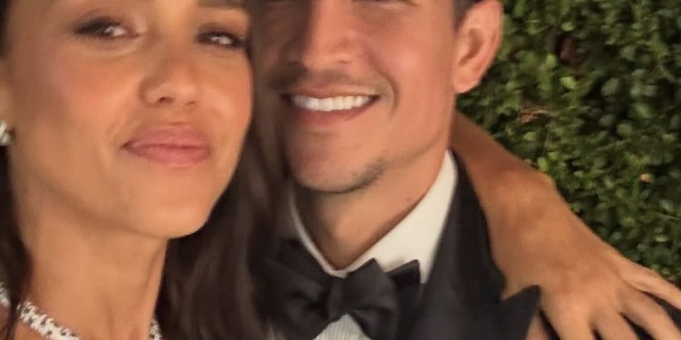 jessica-alba-and-danny-ramirez-hard-launch-their-relationship-with-sweet-new-photos