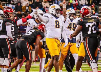 rockets-roll-over-redhawks,-24-3-–-university-of-toledo-athletics