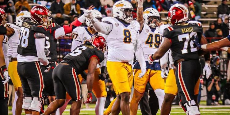 rockets-roll-over-redhawks,-24-3-–-university-of-toledo-athletics