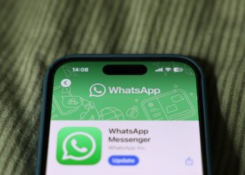 meta-introduces-ads-to-whatsapp-as-messaging-app-expands-revenue-strategy