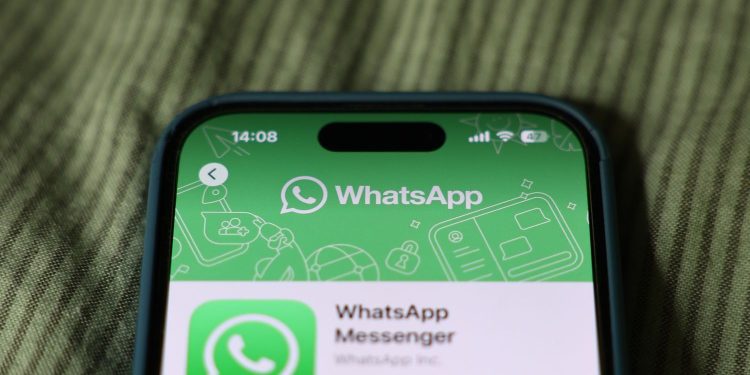meta-introduces-ads-to-whatsapp-as-messaging-app-expands-revenue-strategy