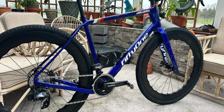 irish-club-cyclist’s-e10,000-bike-stolen,-immediately-on-sale-on-snapchat-–-sticky-bottle