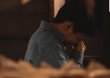 employee-requests-leave-after-grandfather’s-death,-manager’s-shocking-reply-goes-viral