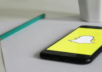 snapchat-introduces-topic-chats,-a-new-way-to-have-public-conversations-–-gadget-bridge