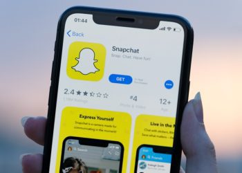 snapchat’s-new-‘topic-chats’-bring-clubhouse-like-public-discussions-|-beebom