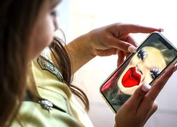 snapchat-starts-age-checks-in-australia-ahead-of-teen-social-media-ban-–-al-jazeera