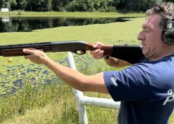 it-consultant-arrested-after-posing-with-gun-on-linkedin-–-yahoo