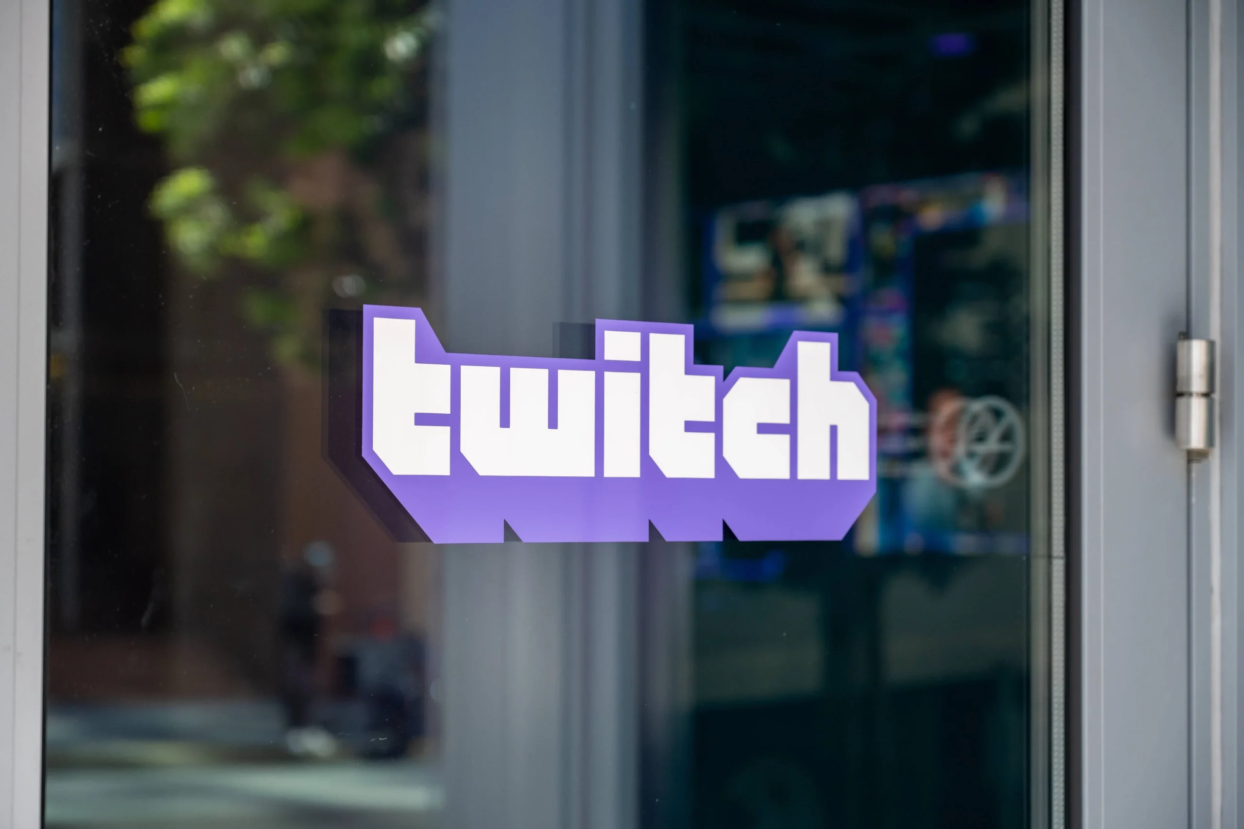 how-did-cuffem-get-injured-at-playboy-carti’s-concert?-streamer-returns-to-twitch-and-…