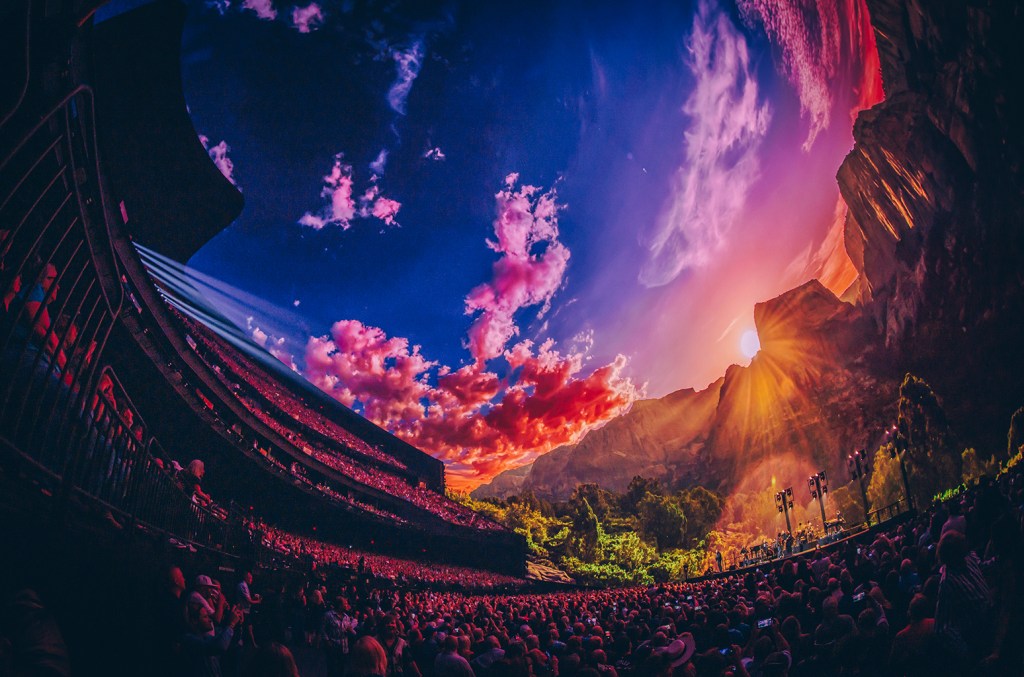 sphere-entertainment-shares-up-11%-as-music-stocks-have-a-rare-winning-week