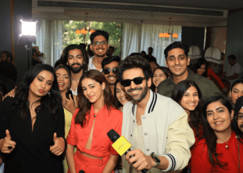 snapchat’s-x’mas-edition-of-‘snap-with-stars’-unites-kartik-aaryan-&-ananya-panday-for-a-…