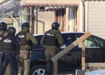 police-arrest-suspect-after-hours-of-negotiation,-facebook-livestream-in-warren-home