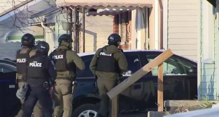 police-arrest-suspect-after-hours-of-negotiation,-facebook-livestream-in-warren-home