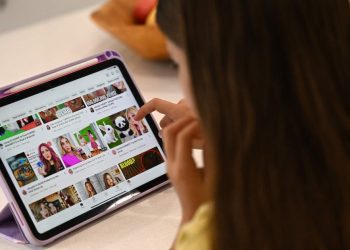 australian-teens-circumvent-sns-ban,-spark-legal-challenges