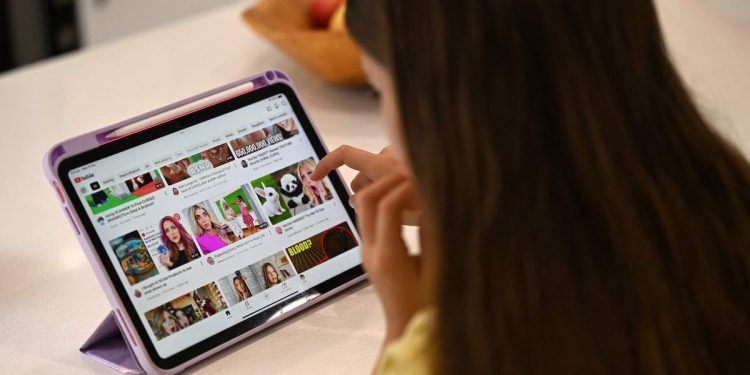 australian-teens-circumvent-sns-ban,-spark-legal-challenges