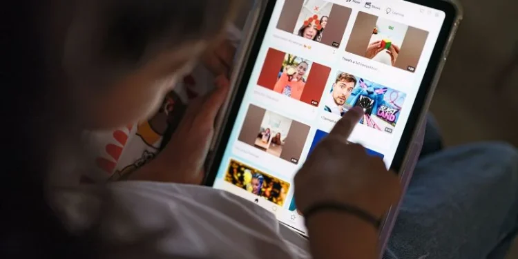 teen-bypasses-snapchat-age-check,-exposing-limits-of-australia’s-social-media-ban