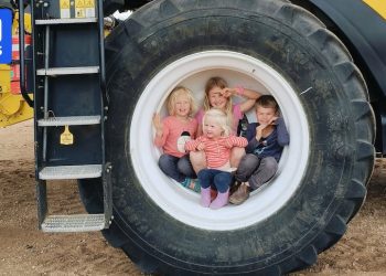 farmers’-facebook-group-racks-up-100,000-followers-as-they-seek-support-across-seasons