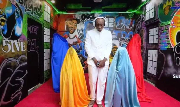 carter-efe-becomes-africa’s-most-followed-twitch-streamer-after-davido-appearance