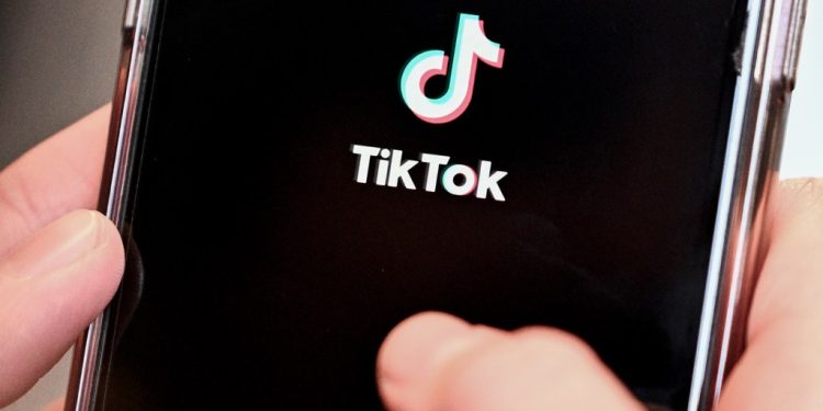 tiktok-selling-us.-business-to-three-american-investors,-including-oracle-&-silver-lake