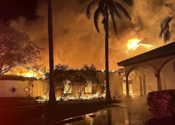 fire-destroys-abandoned-building-at-former-golf-course-in-coral-springs