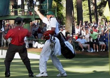 tiger-woods’-father-said-woods-will-hit-shots-people-talk-about-for-30-years.-earl-was-right