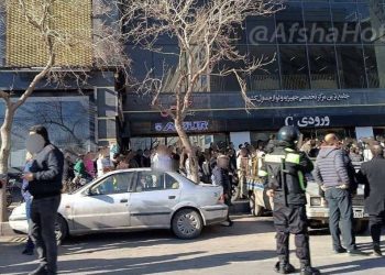 iran-uprising-day-4:-protesters-storm-governorate-in-fasa-as-nationwide-bazaar-strikes-…