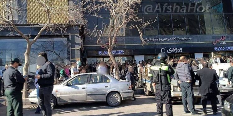 iran-uprising-day-4:-protesters-storm-governorate-in-fasa-as-nationwide-bazaar-strikes-…