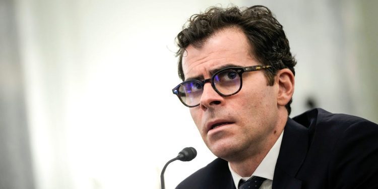 instagram-boss-says-the-platform’s-polished-feed-is-dead-thanks-to-ai-–-business-insider