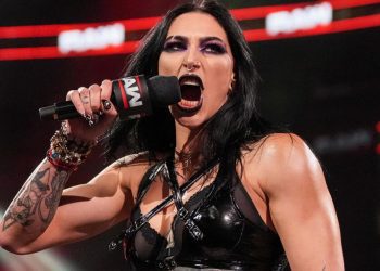 rhea-ripley-defends-friendship-with-twitch-streamer-following-fan’s-comment