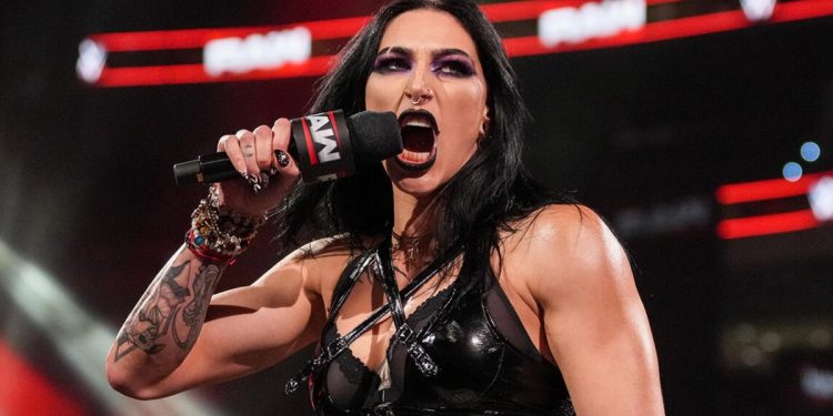 rhea-ripley-defends-friendship-with-twitch-streamer-following-fan’s-comment