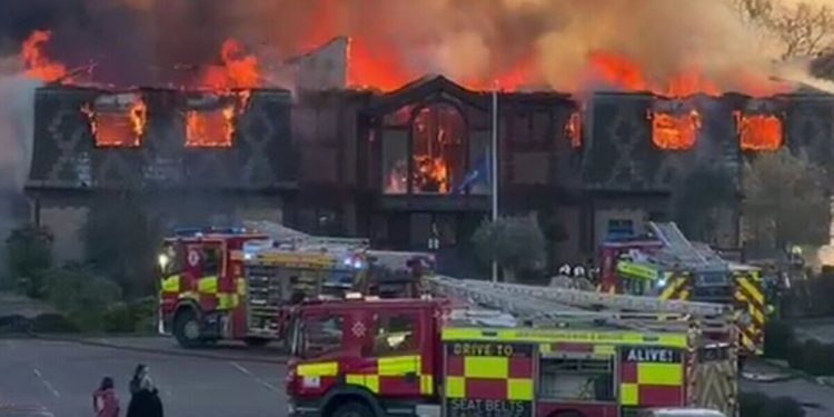 west-essex-golf-club-fire:-historic-clubhouse-destroyed-as-blaze-engulfs-building-|-uk
